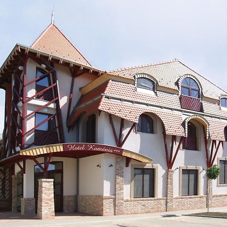 Hotel Kumania Kisujszallas Exterior photo